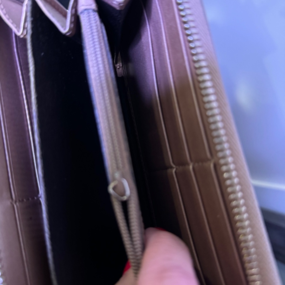Gucci Zippy Long Wallet with Logo Charm - Picture 8 of 10